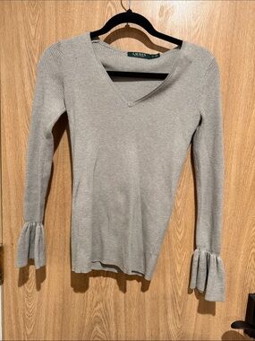 Lauren Ralph Lauren Light Gray V-Neck Ruffle-Cuff Ribbed Sweater